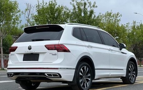 Volkswagen Tiguan II, 2022 год, 2 601 000 рублей, 8 фотография