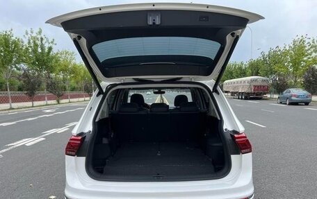 Volkswagen Tiguan II, 2022 год, 2 601 000 рублей, 6 фотография
