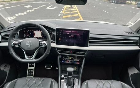 Volkswagen Tiguan II, 2022 год, 2 601 000 рублей, 13 фотография