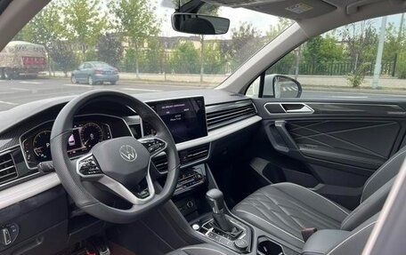 Volkswagen Tiguan II, 2022 год, 2 601 000 рублей, 14 фотография