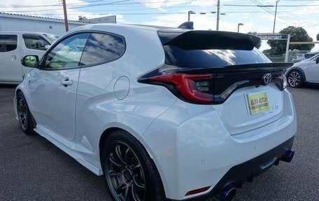 Toyota Yaris, 2021 год, 1 350 000 рублей, 5 фотография