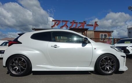 Toyota Yaris, 2021 год, 1 350 000 рублей, 4 фотография