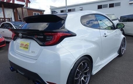 Toyota Yaris, 2021 год, 1 350 000 рублей, 7 фотография