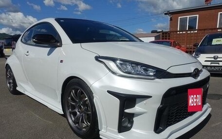 Toyota Yaris, 2021 год, 1 350 000 рублей, 3 фотография