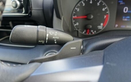 Toyota Yaris, 2021 год, 1 350 000 рублей, 21 фотография