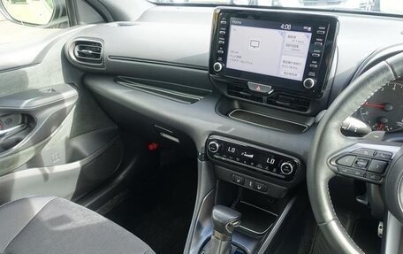 Toyota Yaris, 2021 год, 1 350 000 рублей, 16 фотография