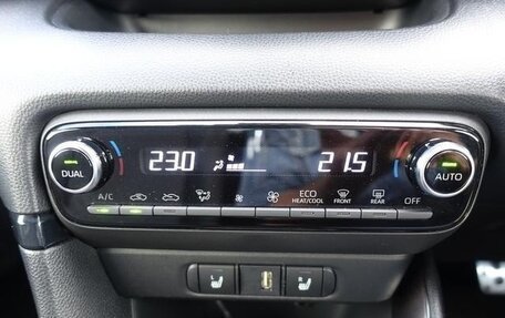 Toyota Yaris, 2021 год, 1 350 000 рублей, 19 фотография