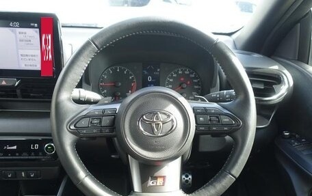 Toyota Yaris, 2021 год, 1 350 000 рублей, 13 фотография