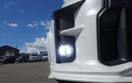 Toyota Yaris, 2021 год, 1 350 000 рублей, 32 фотография