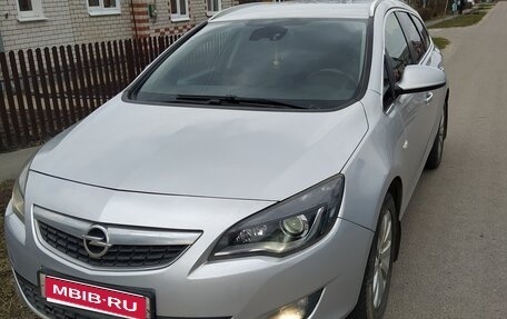 Opel Astra J, 2012 год, 760 000 рублей, 1 фотография
