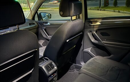 Volkswagen Tiguan II, 2017 год, 2 470 000 рублей, 18 фотография