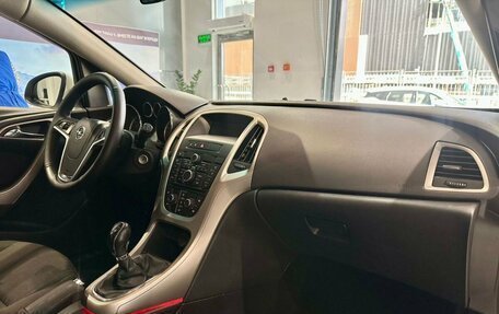 Opel Astra J, 2011 год, 600 000 рублей, 11 фотография