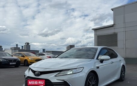 Toyota Camry, 2021 год, 3 150 000 рублей, 2 фотография