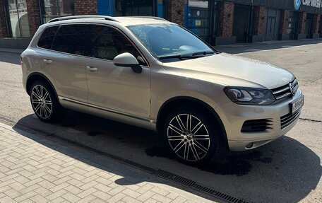 Volkswagen Touareg III, 2011 год, 2 300 000 рублей, 3 фотография