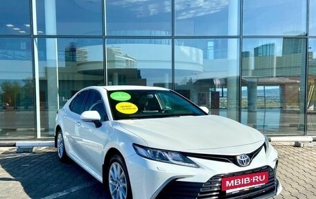 Toyota Camry, 2022 год, 3 290 000 рублей, 2 фотография