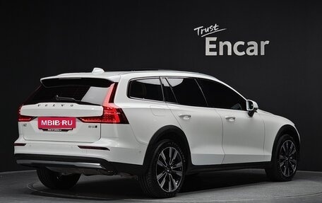 Volvo V60 Cross Country II, 2022 год, 3 850 015 рублей, 3 фотография