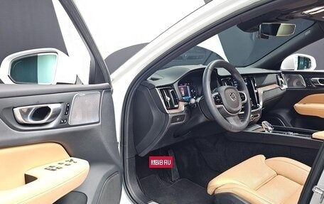 Volvo V60 Cross Country II, 2022 год, 3 850 015 рублей, 6 фотография