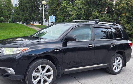 Toyota Highlander III, 2011 год, 1 600 000 рублей, 2 фотография
