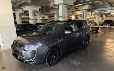 Mitsubishi Outlander III рестайлинг 3, 2014 год, 2 000 000 рублей, 2 фотография