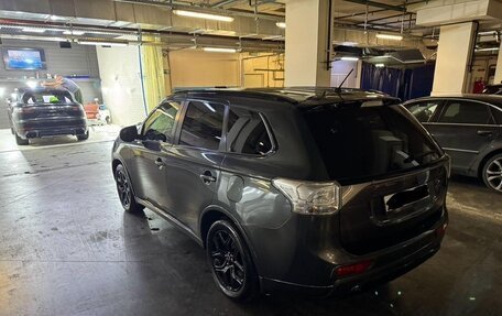 Mitsubishi Outlander III рестайлинг 3, 2014 год, 2 000 000 рублей, 4 фотография