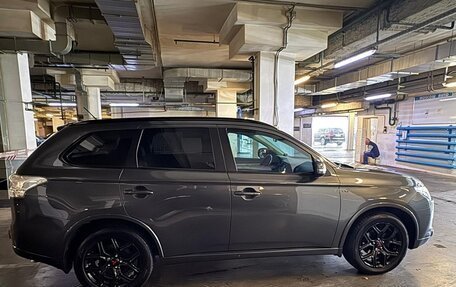 Mitsubishi Outlander III рестайлинг 3, 2014 год, 2 000 000 рублей, 7 фотография