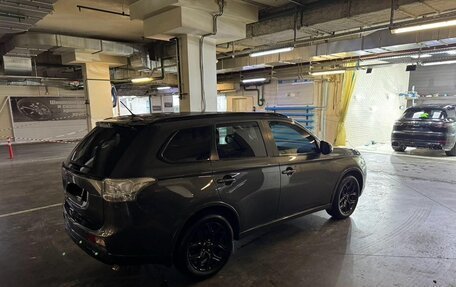 Mitsubishi Outlander III рестайлинг 3, 2014 год, 2 000 000 рублей, 6 фотография