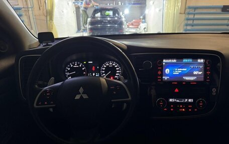 Mitsubishi Outlander III рестайлинг 3, 2014 год, 2 000 000 рублей, 8 фотография