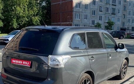 Mitsubishi Outlander III рестайлинг 3, 2014 год, 2 000 000 рублей, 12 фотография