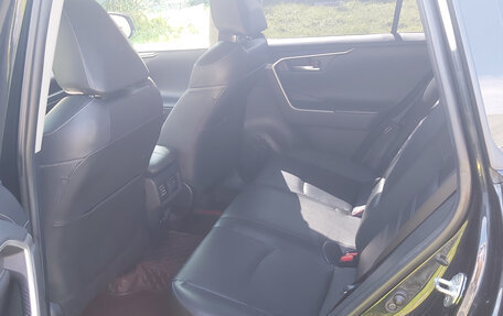 Toyota RAV4, 2019 год, 3 300 000 рублей, 9 фотография