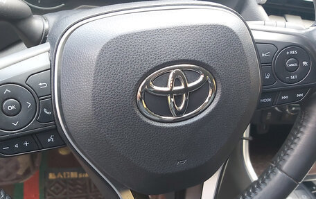 Toyota RAV4, 2019 год, 3 300 000 рублей, 10 фотография