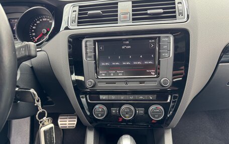Volkswagen Jetta VI, 2018 год, 1 700 000 рублей, 13 фотография