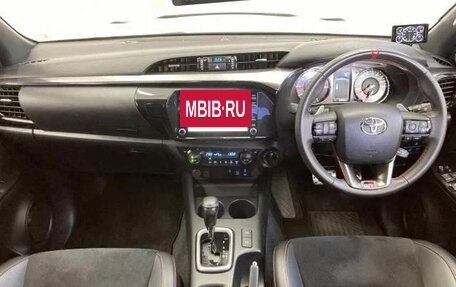 Toyota Hilux VIII, 2021 год, 3 100 000 рублей, 8 фотография