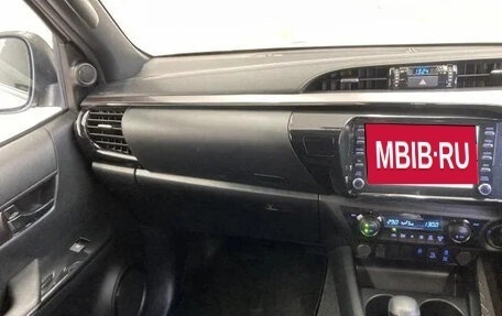 Toyota Hilux VIII, 2021 год, 3 100 000 рублей, 12 фотография