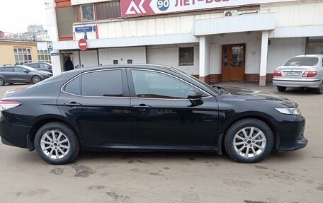 Toyota Camry, 2021 год, 1 299 000 рублей, 6 фотография