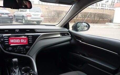 Toyota Camry, 2021 год, 1 299 000 рублей, 10 фотография