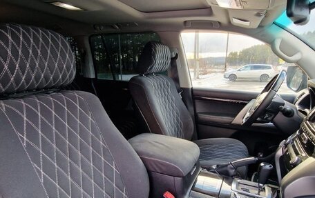 Toyota Land Cruiser 200, 2013 год, 3 780 000 рублей, 6 фотография