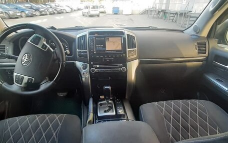 Toyota Land Cruiser 200, 2013 год, 3 780 000 рублей, 28 фотография