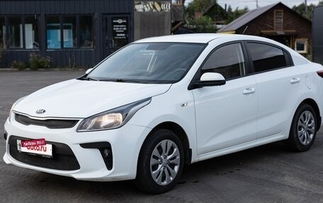KIA Rio IV, 2018 год, 890 000 рублей, 2 фотография
