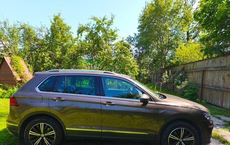 Volkswagen Tiguan II, 2018 год, 2 400 000 рублей, 3 фотография