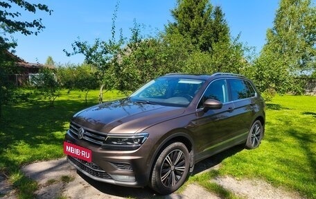 Volkswagen Tiguan II, 2018 год, 2 400 000 рублей, 2 фотография