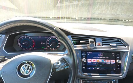 Volkswagen Tiguan II, 2018 год, 2 400 000 рублей, 10 фотография