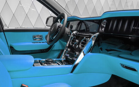 Rolls-Royce Cullinan, 2025 год, 50 000 000 рублей, 12 фотография
