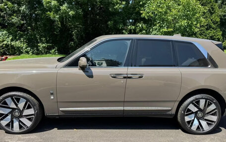 Rolls-Royce Cullinan, 2025 год, 50 000 000 рублей, 2 фотография