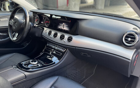Mercedes-Benz E-Класс, 2017 год, 2 890 000 рублей, 23 фотография