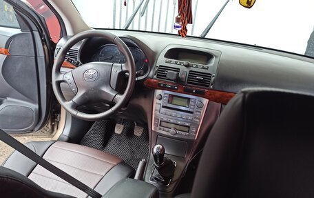 Toyota Avensis III рестайлинг, 2006 год, 780 000 рублей, 2 фотография