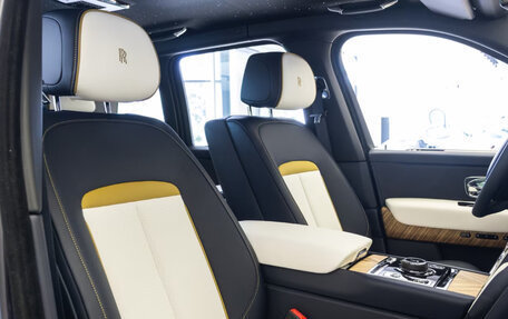 Rolls-Royce Cullinan, 2025 год, 50 000 000 рублей, 10 фотография