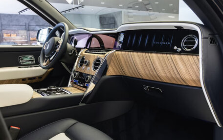 Rolls-Royce Cullinan, 2025 год, 50 000 000 рублей, 8 фотография