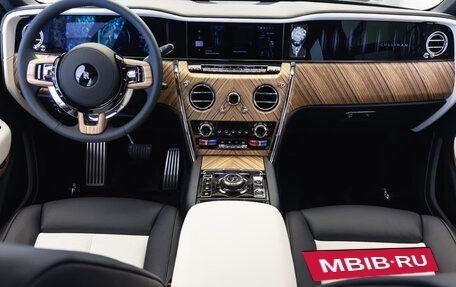 Rolls-Royce Cullinan, 2025 год, 50 000 000 рублей, 4 фотография