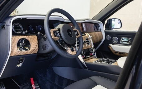 Rolls-Royce Cullinan, 2025 год, 50 000 000 рублей, 3 фотография