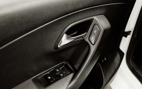 Volkswagen Polo VI (EU Market), 2015 год, 1 048 000 рублей, 19 фотография